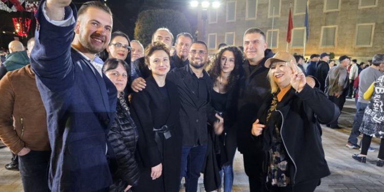 Protesta kundër mbylljes së TikTok, Blushi: Damkosi Ramën si armikun më të egër të lirive