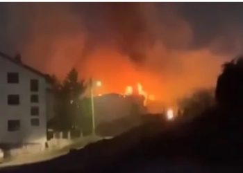 Koncerti kthehet në tragjedi në Maqedoninë e Veriut/ Rreth 1500 persona ndodheshin në klubin e natës, zjarri u shkaktua nga fishekzjarret 