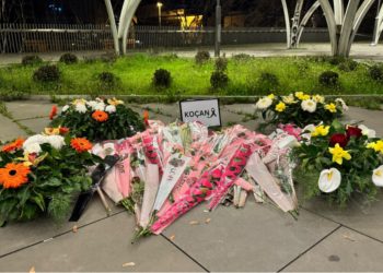 Vendosen lule në sheshin Skënderbeu në Shkup në nderim të viktimave të Koçanit