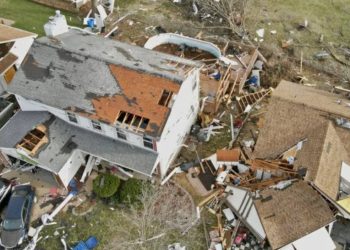 Tornado, zjarre dhe stuhi ere, të paktën 40 të vdekur nga moti i keq në SHBA