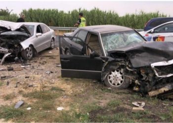 Dy makina përplasen në mbikalimin e Patokut, tre të plagosur