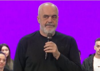 Ministra e kryebashkiakë socialistë në burg, Rama në Fier: Në këtë familje një bie mijëra ngrihen, këta thonë t’i kapën