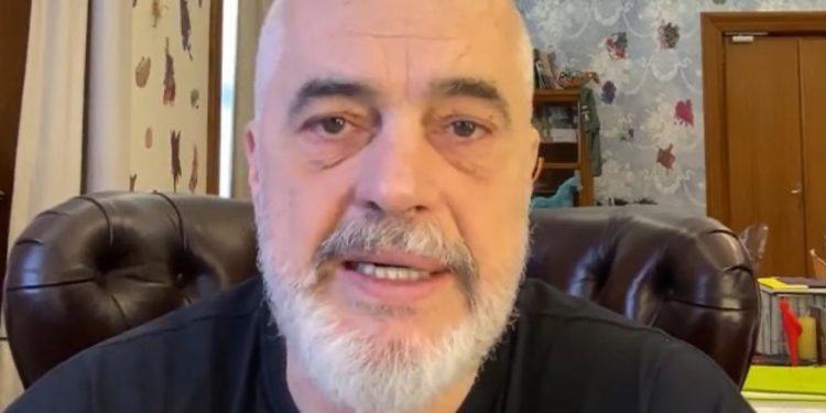 “Rregullo njëherë rrugët pastaj fol për BE”/ Rama i përgjigjet komentuesit: Punë pa mbaruar nuk lëmë