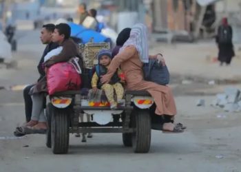 Izraeli lëshon urdhra të reja evakuimi pas prishjes së armëpushimit, palestinezët largohen nga veriu i Gazës