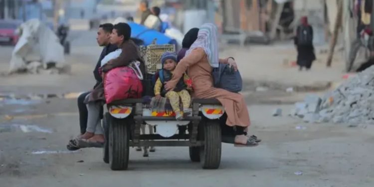 Izraeli lëshon urdhra të reja evakuimi pas prishjes së armëpushimit, palestinezët largohen nga veriu i Gazës