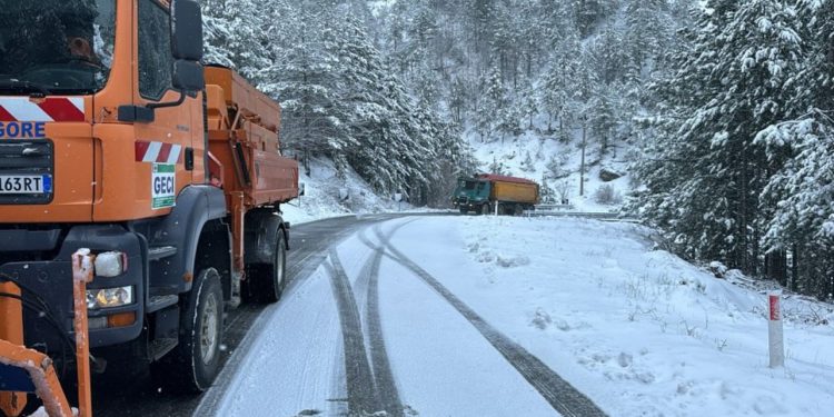 Reshje dëbore, ARRSH apel shoferëve: Pajisuni me zinxhirë