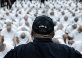 Cilësohen si pjesë të kartelit “Tren de Aragua”, Trump deporton drejt një burgu të cilësisë së lartë të El Salvadorit 250 venezuelian