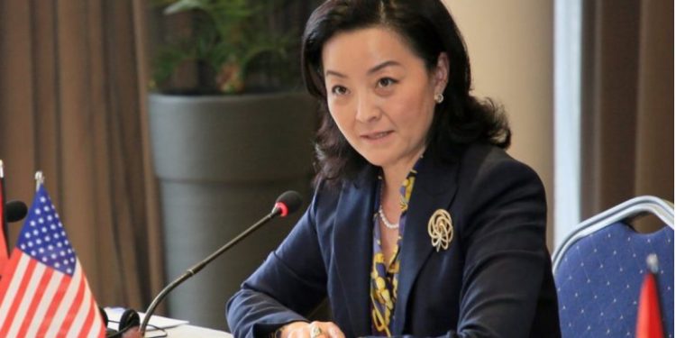 “Do hani bar”/ Trump largon Yuri Kim nga Departamenti i Shtetit, sulmoi opozitën në Shqipëri