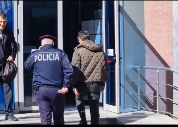 Nën masën “arrest shtëpie”, biznesmeni Elman Abule paraqitet në SPAK