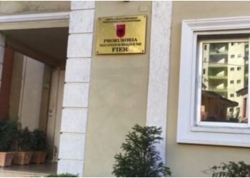 Dhunonte gruan dhe ngacmonte vajzën e saj të mitur, dërgohet për gjykim kryefamiljari në Fier