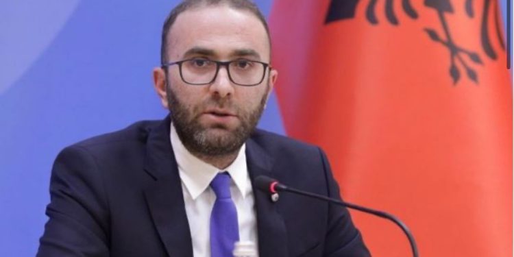 Gaz Bardhi: SPAK ku je? Banda elektorale e Ballukut po bën kërdinë në Fier