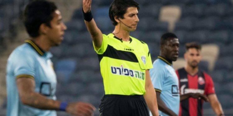 Vendim historik nga UEFA, në fushë arbitri transgjinor