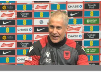 Pyetja që shkaktoi të qeshura në sallë, Silvinjo e merr me sportivitet: Mendoj se nuk ka më kohë për konferencën…