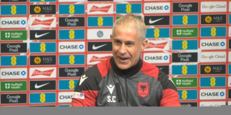 Pyetja që shkaktoi të qeshura në sallë, Silvinjo e merr me sportivitet: Mendoj se nuk ka më kohë për konferencën…