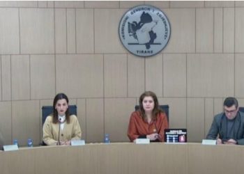 Fleta e votimit e mbështjellë me 3 zarfe sigurie, KQZ jep udhëzime për emigrantët: Mos bëni asnjë shënim! Brenda në zarf mos fusni asgjë tjetër