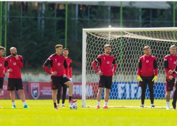 “Blerja” e bujshme, Handroj dhe portieri Simoni, Sylvinho “sakrifikon” 3 lojtarë, Anglinë do e ndjekin nga tribuna