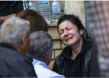 Në krye të ekipit austriak / Mjeku shqiptar bën gjestin e madh me të rinjtë që u dogjën në disko