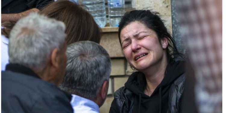 Në krye të ekipit austriak / Mjeku shqiptar bën gjestin e madh me të rinjtë që u dogjën në disko