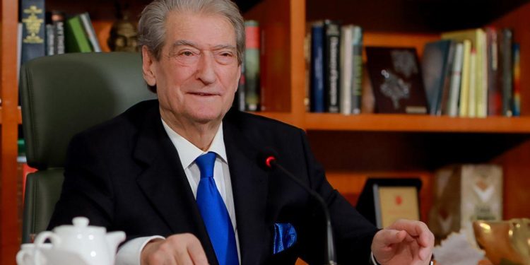 Berisha uron besimtarët bektashinj: Ditë besimi, mbarësie dhe shprese të pashuar