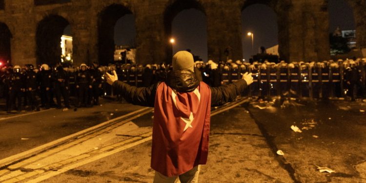 Prokuroria e Stambollit ndalon protestat deri më 27 mars pas mbështetjes për Imamoglu