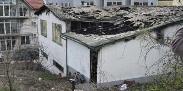 Rrëfimi i miturës që shpëtoi nga tragjedia në Koçan: Nuk e morëm seriozisht zjarrin!