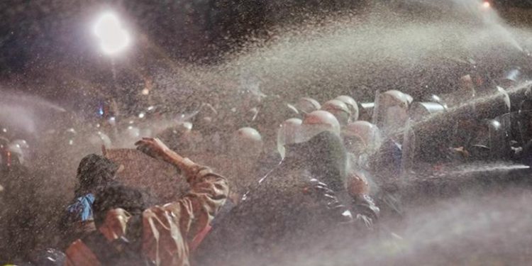 Përplasje mes mbështetësve të Imamoglu dhe policisë në Stamboll