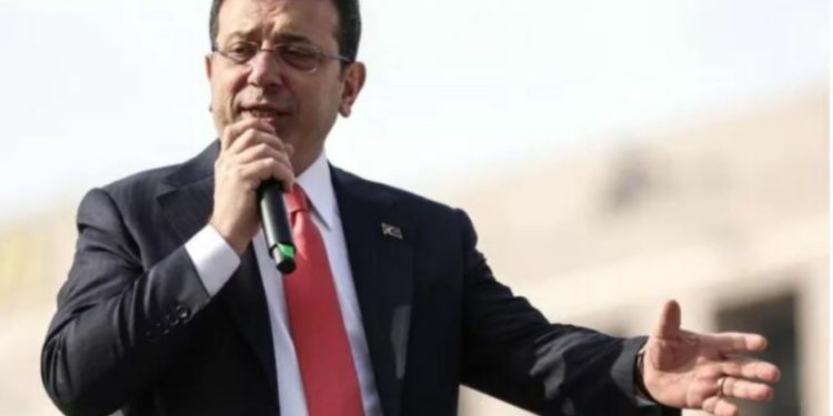 Gjykata lë në burg kryebashkiakun e Stambollit Ekrem Imamoglu. Akuzohet për korrupsion dhe nxitje të terrorizmit