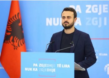 “Takova 100 demokratë”! PD i përgjigjet Ramës: Aty ishin 2 të Bashës dhe 98 petale trëndafili