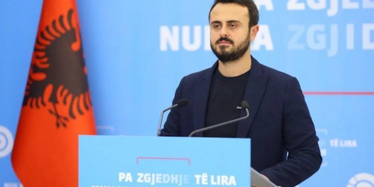 “Takova 100 demokratë”! PD i përgjigjet Ramës: Aty ishin 2 të Bashës dhe 98 petale trëndafili