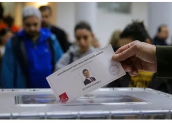 Mbi 1.5 milion persona po votojnë Ekrem Imamolgu-n/ Krijohet rradhë në qendrat e votimit për kundështarin kryesor të Erdoganit
