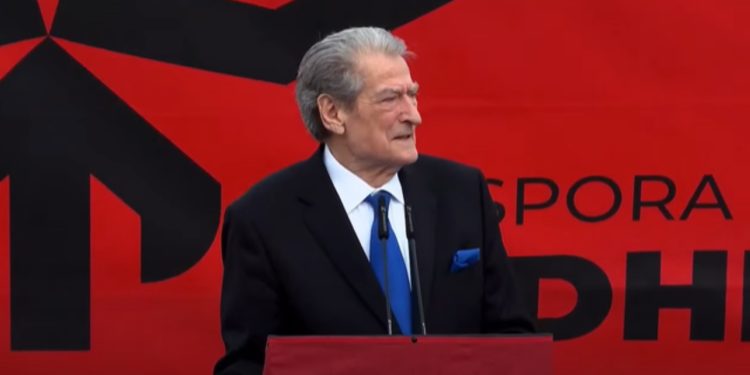 “Është pranë mendjeve të shqiptarëve!” Berisha në Napoli: Projekti për Shqipërinë Madhështore e hartova gjatë 333 ditëve në arrest shtëpie!