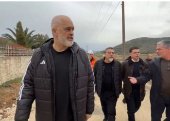 Rama inspekton punimet e rrugës Bunavi-Kërkovë, batuta me banorët e zonës: Ke ndërruar parti për mua? Je penduar?