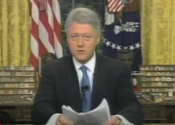 26 vite nga bombardimet e NATO-s kundër ushtrisë serbe, presidenti Cliton më 24 mars 1999: Po veprojmë për të mbrojtur mijëra njerëz të pafajshëm në Kosovë!