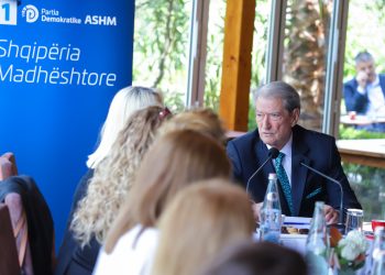 Berisha me gratë: Mediat po e censurojnë opozitën, katër TVSH-të janë njësoj. Por ne do e tejkalojmë censurën me takime me njerëzit