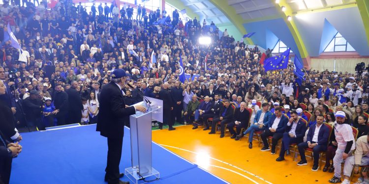 Berisha: Do dyfishojmë buxhetin për shëndetësinë dhe arsimin! Rroga e mësuesit do jetë 1500 euro, do hiqen tarifat për studimet dhe mesatarja