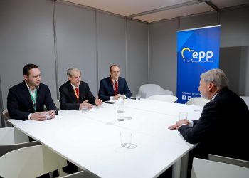 Berisha takon Komisionerin e BE/ Hahn: Do ngre zërin për të gjitha problematikat e PD