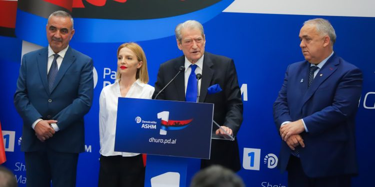 Berisha: Rama e ka ndjerë fundin, prandaj nuk takon asnjë gazetar dhe refuzon debatin! Ai vjedh edhe pensionet e shqiptarëve