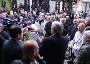 Tregtarët ankohen për shpopullimin/ Berisha: Do e ndryshojmë këtë realitet, do nxisim prodhimin dhe punësimin