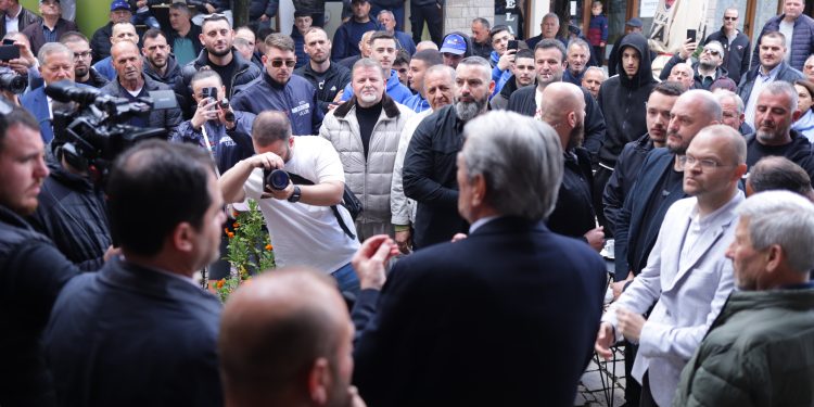 Tregtarët ankohen për shpopullimin/ Berisha: Do e ndryshojmë këtë realitet, do nxisim prodhimin dhe punësimin