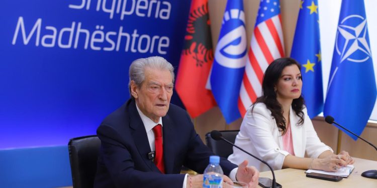 Hakerimi i SPAK/ Berisha: Luftë brenda klaneve në PS, duan të ja faturojnë Fatmirit, se ka marrë dhe dosjen time, le ta publikojnë