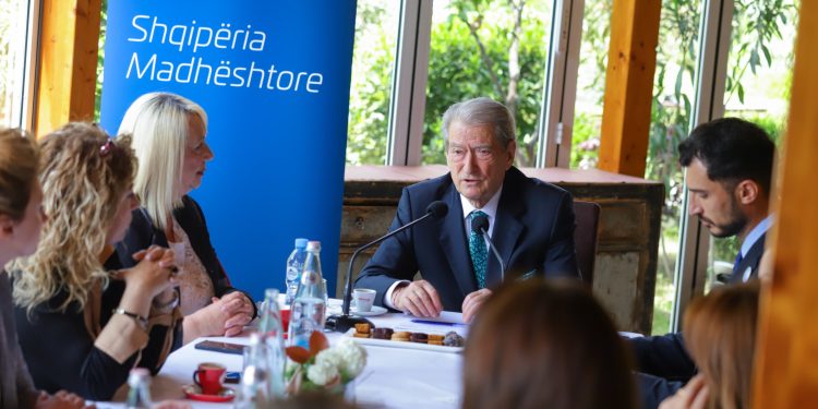 Berisha: Do falim çdo gjobë dhe kamatë të vendosur që nga viti 1992 deri më 11 maj! Programi ynë është pritur me entuziazëm