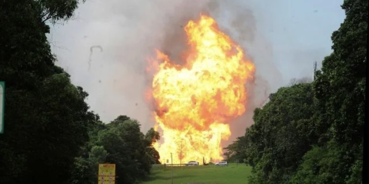 FOTO+VIDEO/ Shpërthen një tubacion gazi natyror në Malajzi, zjarri pushton vendin, plagosen 145 persona