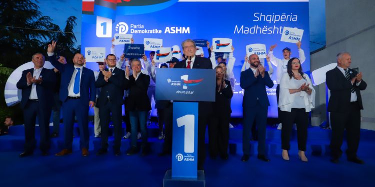 Berisha nga Kuçova: Mbështetje dhe grante për çdo të ri. Prova e jetës sonë është të kthejmë kombin në moshën e rinisë tij