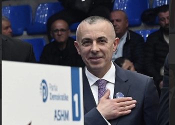 ARJAN NDOJA – NJERIU QË PO MBËSHTETET MASIVISHT NGA QYTETARËT E DURRËSIT, ZËRI I LISTËS SË HAPUR QË PO NGJITET FUQISHËM!