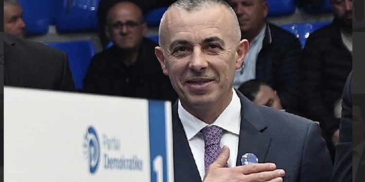 ARJAN NDOJA – NJERIU QË PO MBËSHTETET MASIVISHT NGA QYTETARËT E DURRËSIT, ZËRI I LISTËS SË HAPUR QË PO NGJITET FUQISHËM!