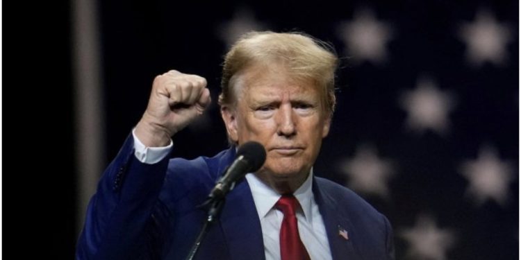 Lëvdata për veten dhe sulme ndaj armiqve/ Trump feston 100 ditët në detyrë: Po përdor presidencën për të sjellë ndryshim të thellë!