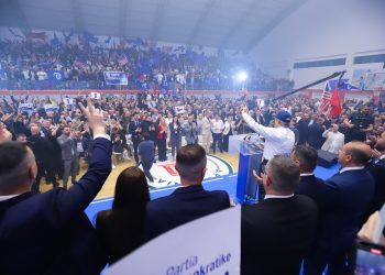 Berisha nga Fieri u premton fermerëve: Sot merrni 32 milionë euro subvencione, do të merrni mbi 200 milionë euro subvencion