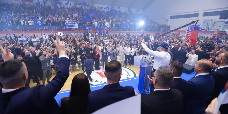 Berisha nga Fieri u premton fermerëve: Sot merrni 32 milionë euro subvencione, do të merrni mbi 200 milionë euro subvencion