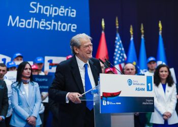 Legalizimet/ Berisha: Të gjithë dokumentacionet me të cilat u mban peng Edi Rama, do të shpallen dëshmi pronësie