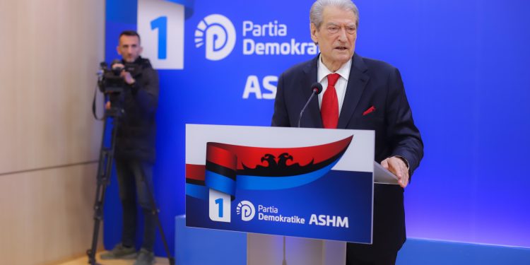 Berisha: Informova komitetin antitorturë për torturën publike ndaj Ilir Metës! Të rinjtë po i helmojnë me drogë në burgje